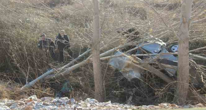 Bayramiç’te dere yatağına uçan otomobildeki 2 kişi hayatını kaybetti