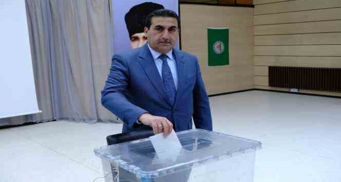 Erzincan Ziraat Odası’nda Tamer Geyik güven tazeledi