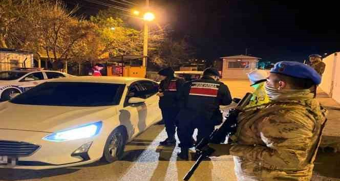 Komando destekli denetimlerde 1 ayda 454 aranan şahıs yakalandı