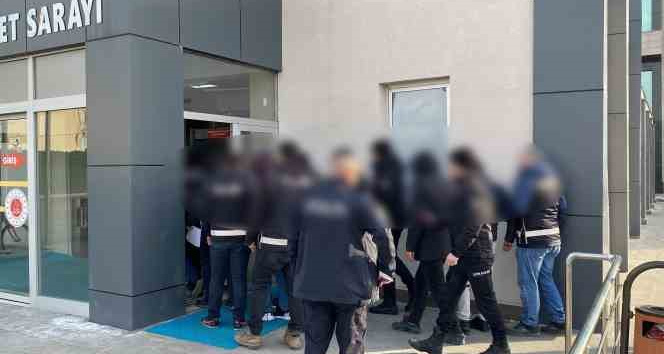 ‘Kökünü Kurutma’ operasyonunda gözaltına alınan 22 kişi adliyeye sevk edildi