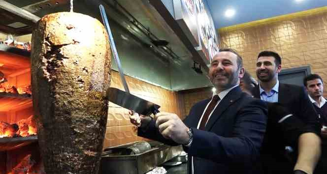Yalova Belediye Başkan Vekili Tutuk, ocağa geçti döner kesti