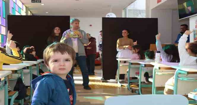 Yalova Belediyesi’nin yarıyıl şenliğinde çocuklar doyasıya eğlendi