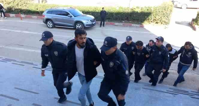 Pazarda Kavga Eden 6 Suriyeli Sınır Dışı Edildi - Adana