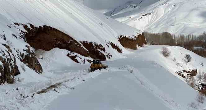 Şırnak’ta 13 yerleşim yerine kar nedeniyle ulaşım sağlanamıyor