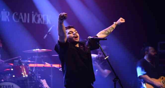 Emir Can İğrek, şarkıyı Bursaspor’a ithaf etti