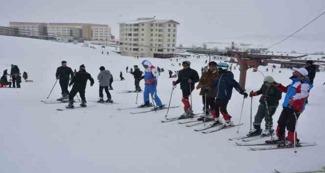 Bitlis’te kayak sezonu açıldı