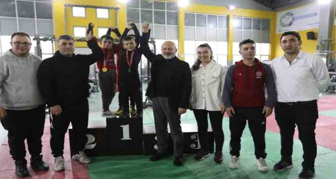 Başkan Çolakbayrakdar; “Şampiyon sporcular yetiştiriyoruz”