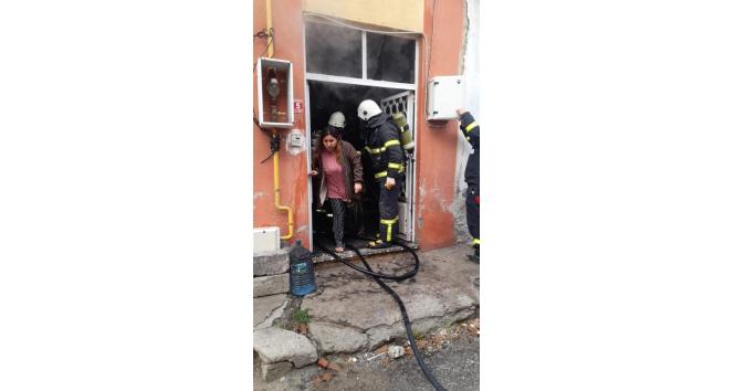 Burdur’da göçmenlerin kaldığı binada yangın çıktı, 7 kişi kurtarıldı