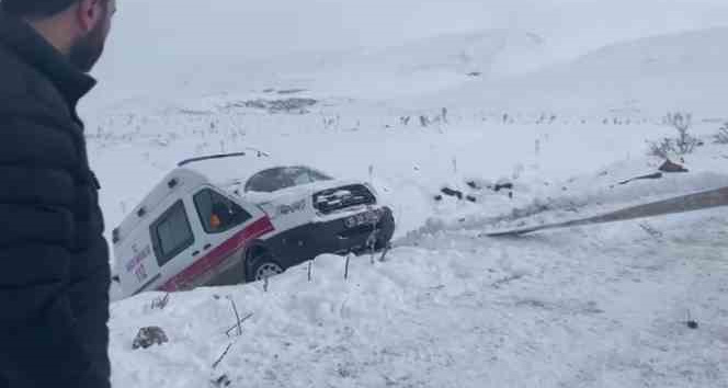 Kars’ta karla mücadele çalışmaları devam ediyor