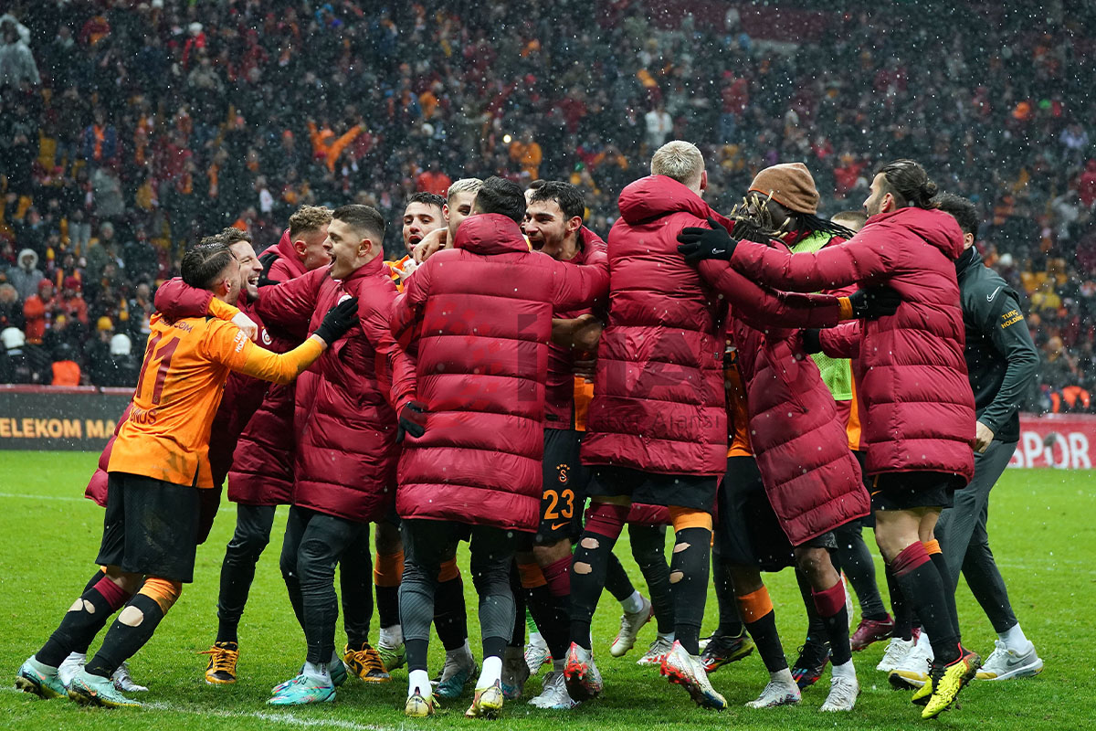Galatasaray üst üste 15. galibiyetini aldı