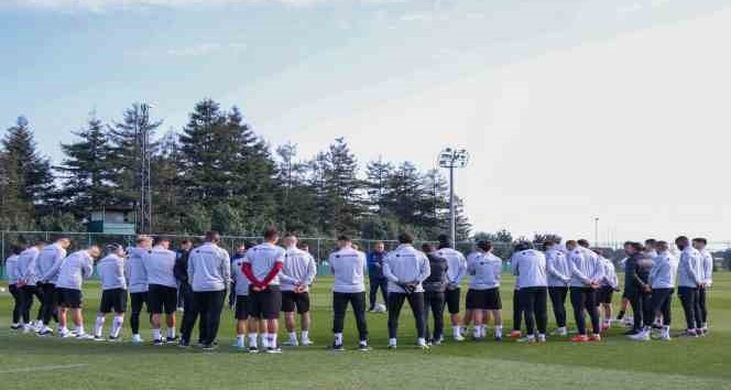 Deplasman fobisi Trabzonspor’u şampiyonluk yarışından uzaklaştırdı.