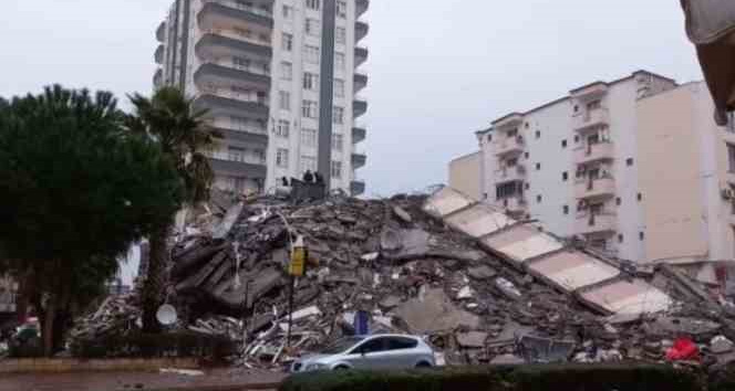 Adana’da 11 bina yıkıldı, 10 kişi hayatını kaybetti