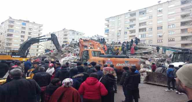 Osmaniye’de çöken 3 blokta bir kişi kurtarıldı