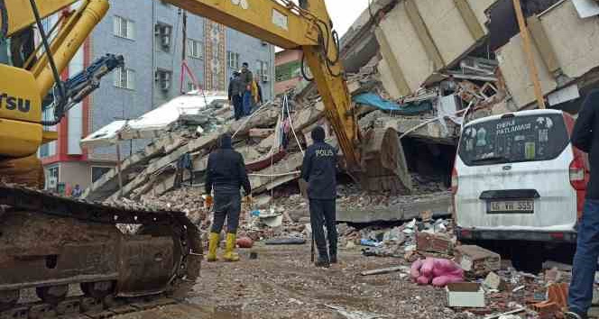 Kahramanmaraş’ta en az 300 bina yıkıldı
