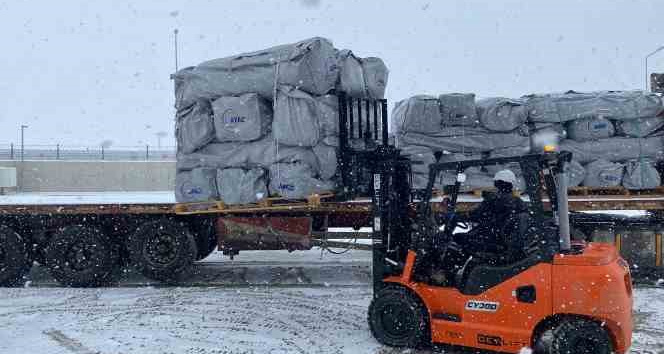 Erzincan’daki AFAD lojistik deposundan deprem bölgelerine yardım
