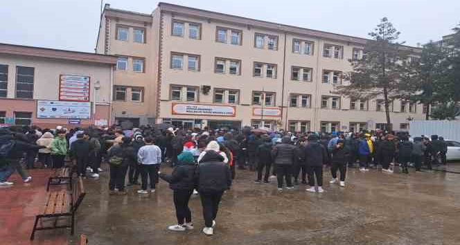 Ünye’de deprem paniği