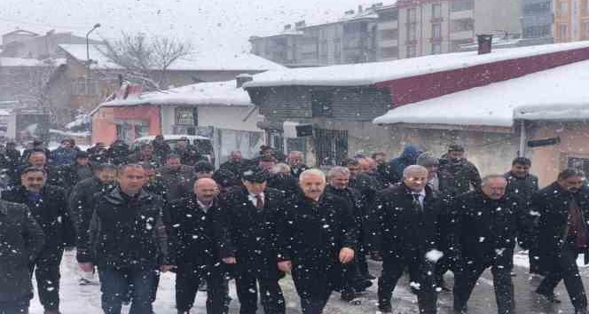 Kars deprem bölgeleri için tek yürek