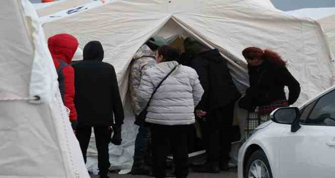 Osmaniye’de depremzedeler çadırlara yerleşmeye başladı