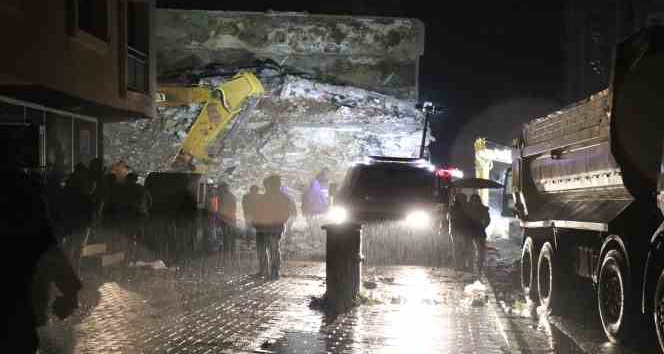 Osmaniye’de arama kurtarma çalışmaları sağanak yağış altında sürüyor