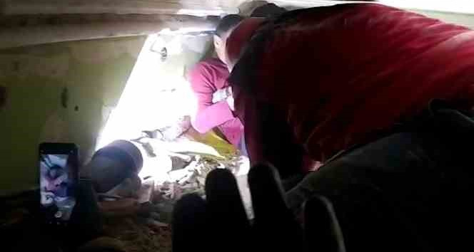 İtfaiye ekipleri zamanla yarıştı...Enkazdan 24 saat sonra kurtarıldılar: "Ne isterseniz onu yaparız"