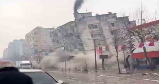 Kahramanmaraş’ta 7 katlı binanın yıkılma anı kamerada