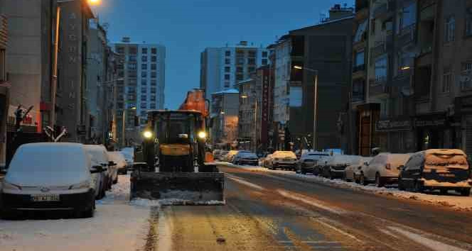Karaman’da kar temizleme çalışmaları