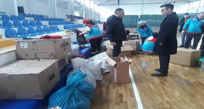 Alaplı spor salonuna yardım yağıyor