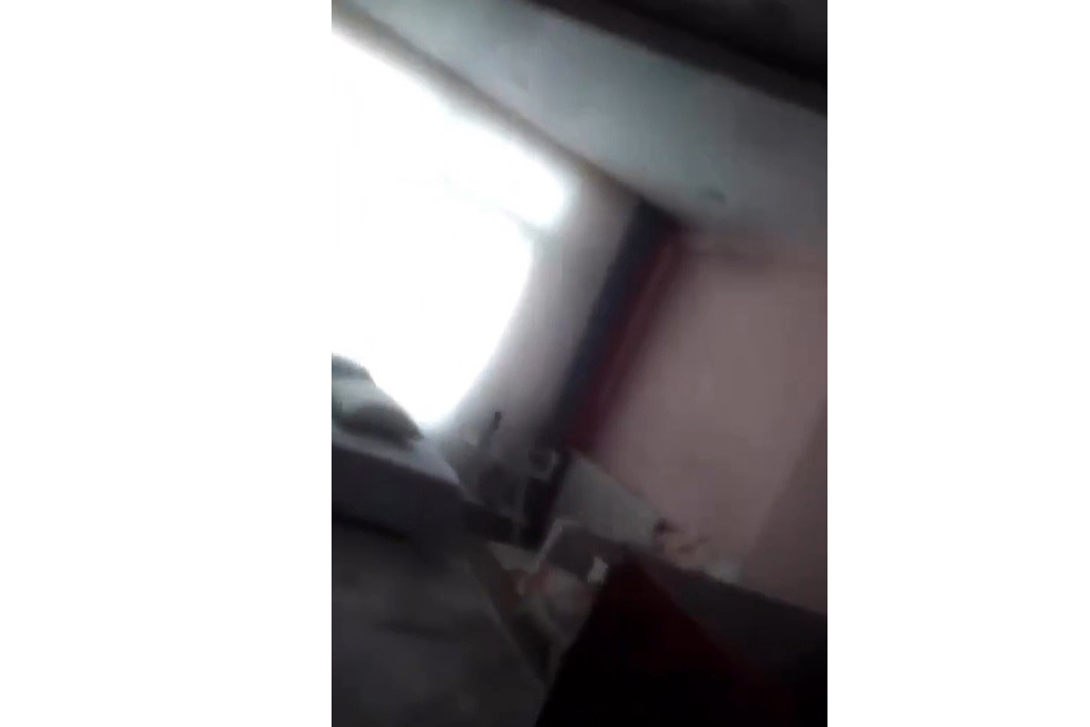 Deprem sonrası video çekerken ev üstüne yıkıldı