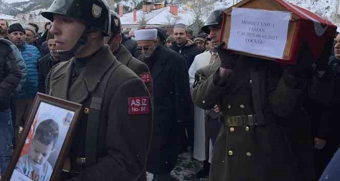 Depremde hayatını kaybeden baba ve oğul toprağa verildi