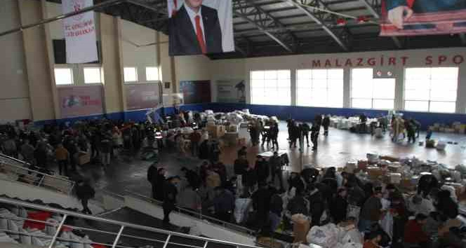 Malazgirt’te depremzedeler için yardım kampanyası