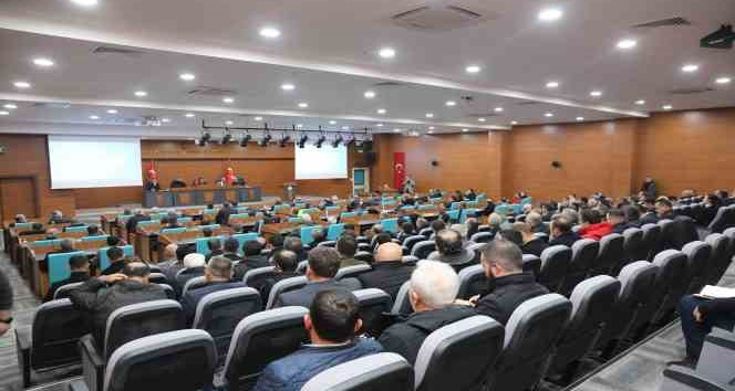 Burdur, Vali Arslantaş öncülüğünde depremin yaralarını sarmak için tek yürek oldu
