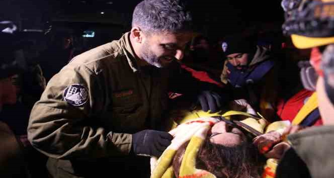 45 saat sonra İsrail ekibinin yardımlarıyla çıkartıldı