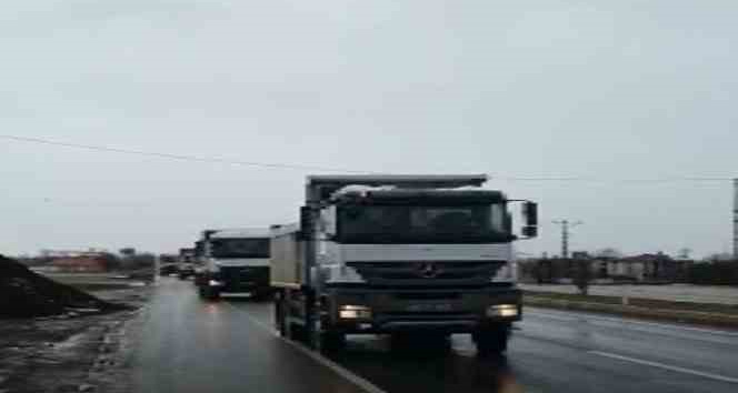 Tunceli’den deprem bölgesine çok sayıda personel ve araç gönderildi