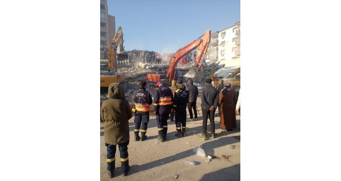 Enkaz kurtarma çalışmalarında artçı depreme böyle yakalandılar