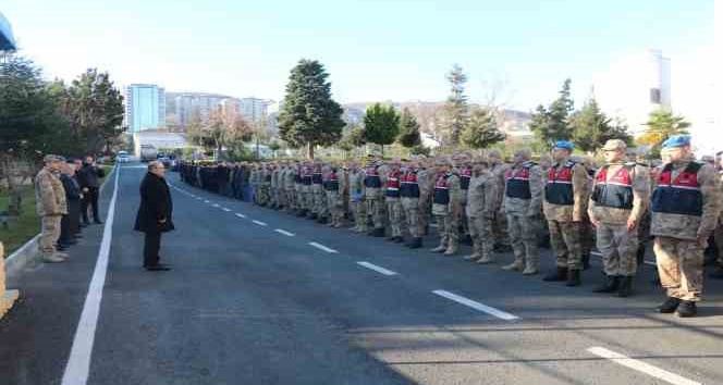 Trabzon İl Jandarma Komutanlığı’ndan deprem bölgesine 300 kişilik arama-kurtarma ekibi gönderildi