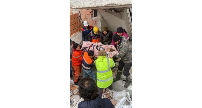 Elbistan’da 51 saat sonra enkazdan çıkardılar