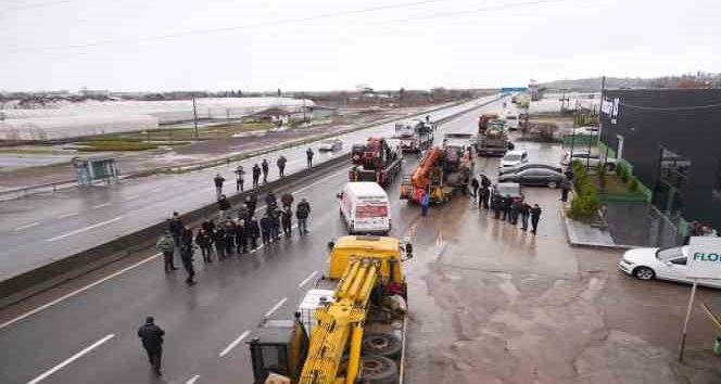 Yalova’dan Hatay’a 42 ağır iş makinesi gönderildi