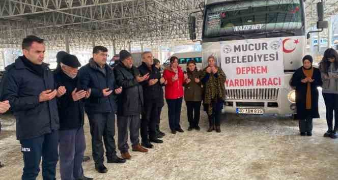 Çiçekdağı ve Mucur Belediyesi deprem bölgesinde depremzedelere destek oluyor