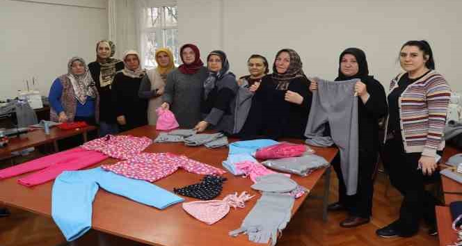 Yalova Belediyesi kursiyerleri depremzedeler için üretime geçti