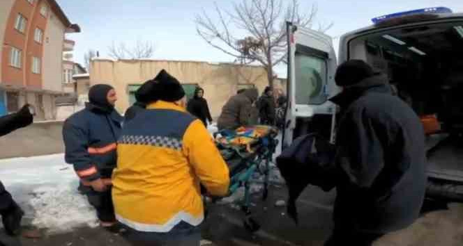 Enkaz altından bir kadın daha kurtarıldı