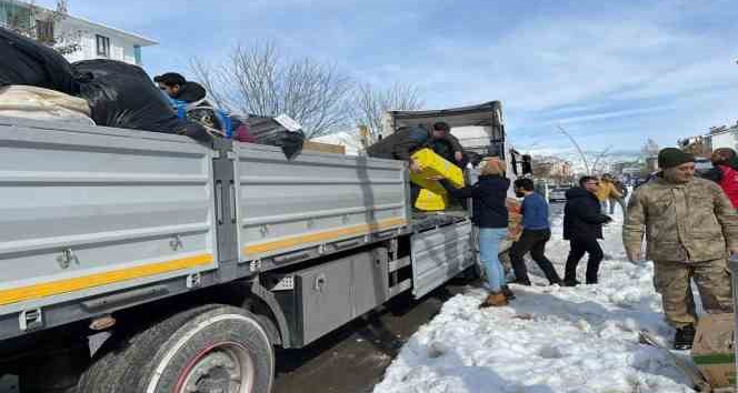Tunceli’den Adıyaman’a ekmek ve yardım paketleri gönderildi