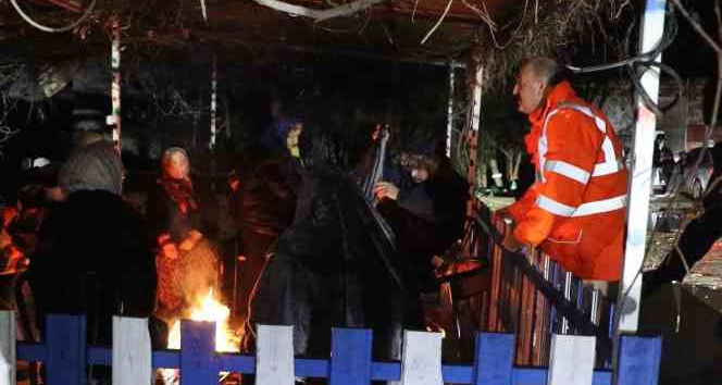 Depremzedeler için konteynır kampanyası başlatıldı