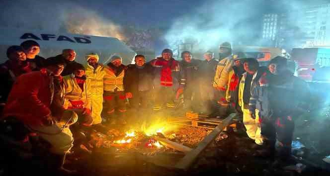 3 bin 550 madenci deprem bölgesinde hayat kurtarıyor