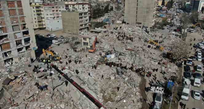 Üzerinden 82 saat geçen depremin merkezinde son durum havadan görüntülendi