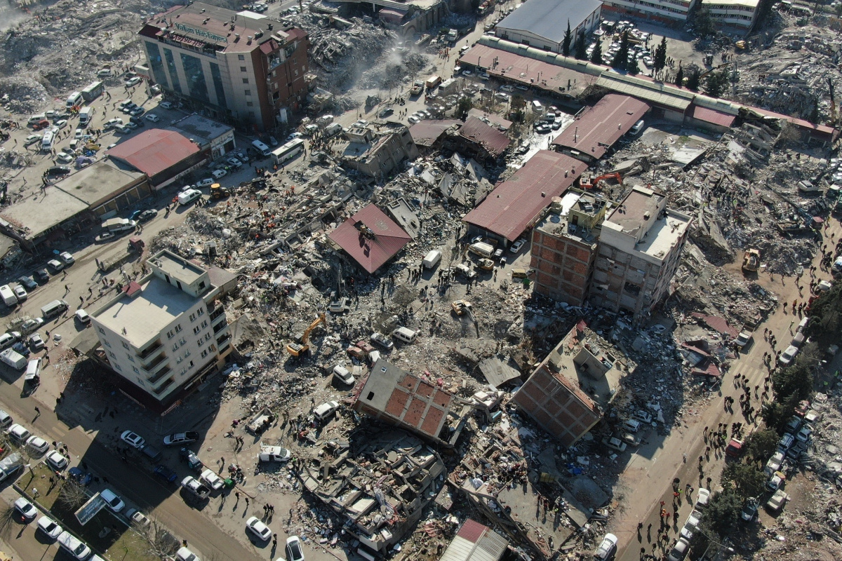 Üzerinden 82 saat geçen depremin merkezinde son durum havadan görüntülendi