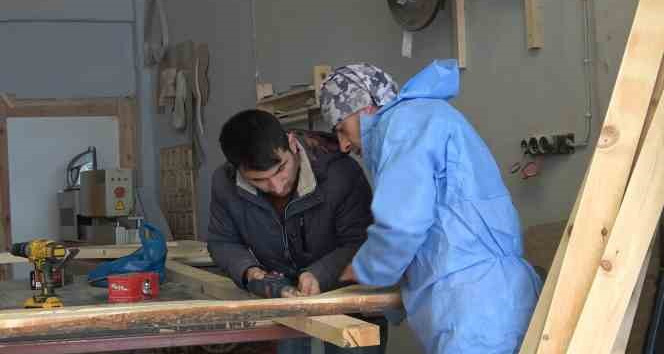 Gümüşhane’de üretilen ahşap prefabrik evler deprem bölgesine gönderilecek