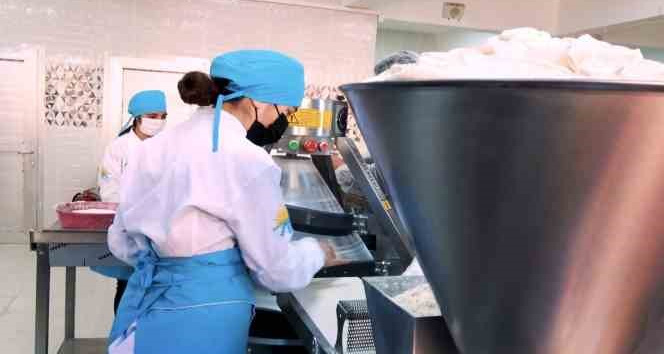 Ardahan’da liselilerin ürettiği 24 bin ekmek deprem bölgesine gönderildi