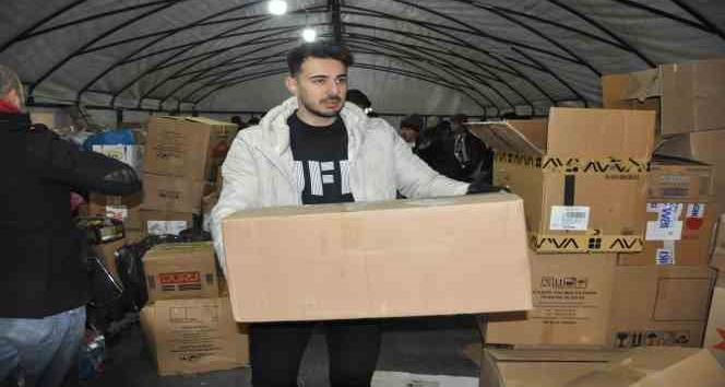 Mardin 1969 Spor depremzedeler için 4 tır yardım malzemesi topladı