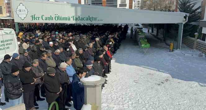 Depremde hayatını kaybeden 8 kişi Niğde’de toprağa verildi