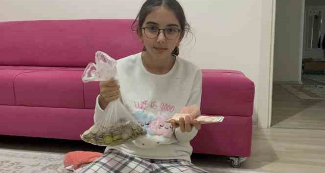 Minik Elif bir yıldır kumbarasında biriktirdiği paraları depremzedelere bağışladı